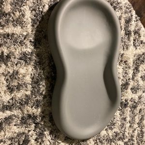Keekaroo peanut changer. Gray. Perfect condition.